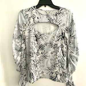 Guess size Medium long sleeve shirt, only worn twice.